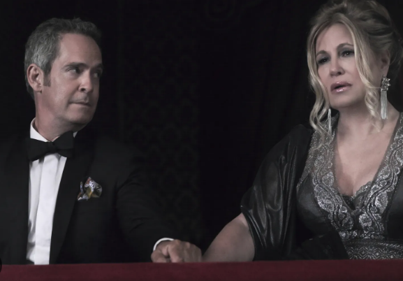 Tom Hollander White Lotus S2