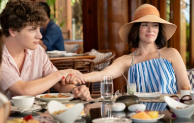 White Lotus dining in Thailand 