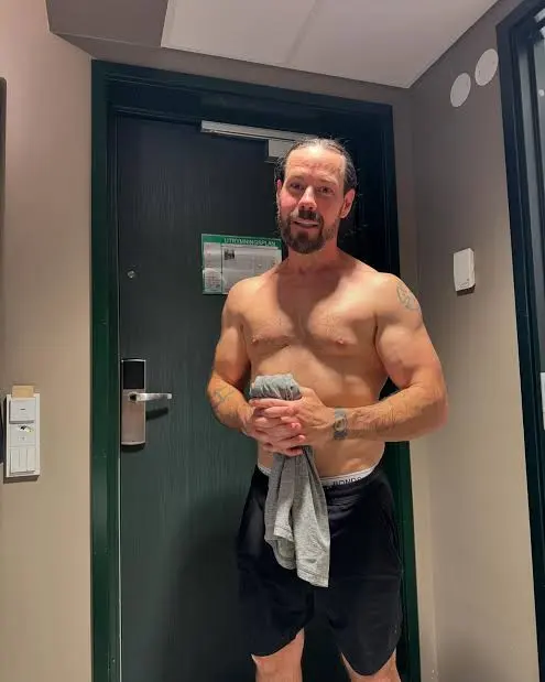 Chris Pontius, Old man at the Hotel Gym