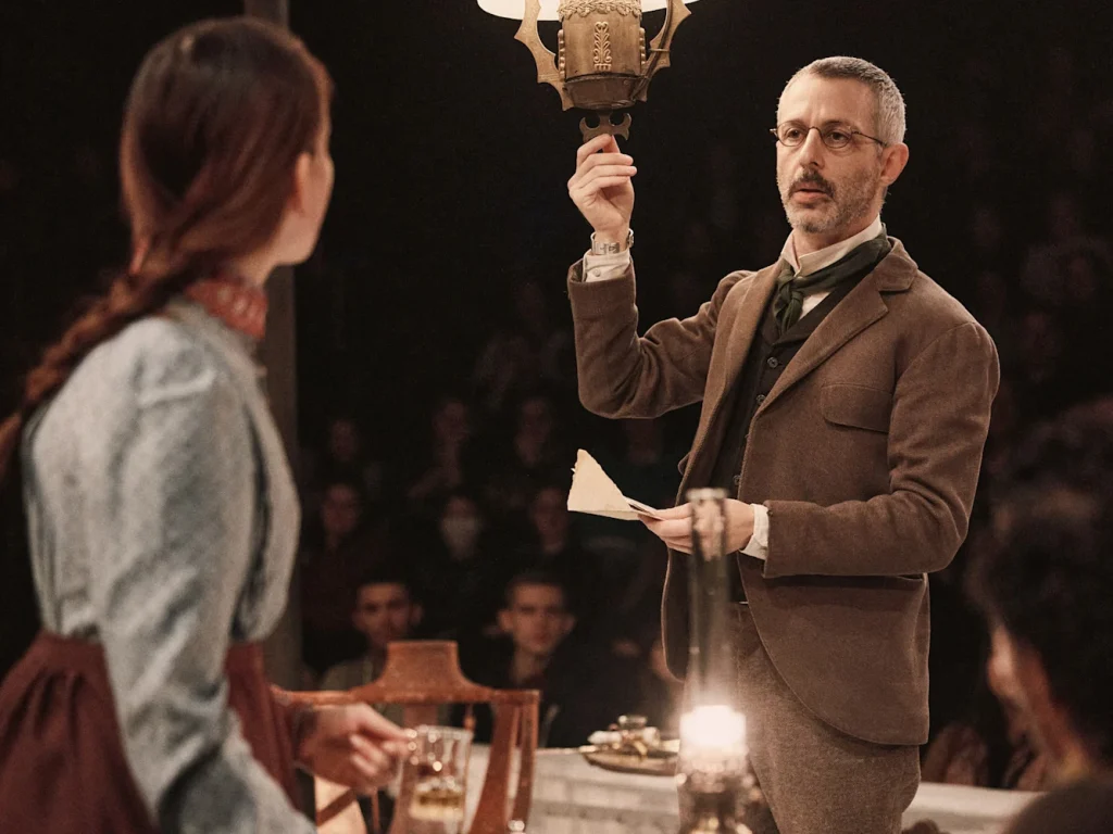 Jeremy_Strong_in_An_Enemy_of_the_People