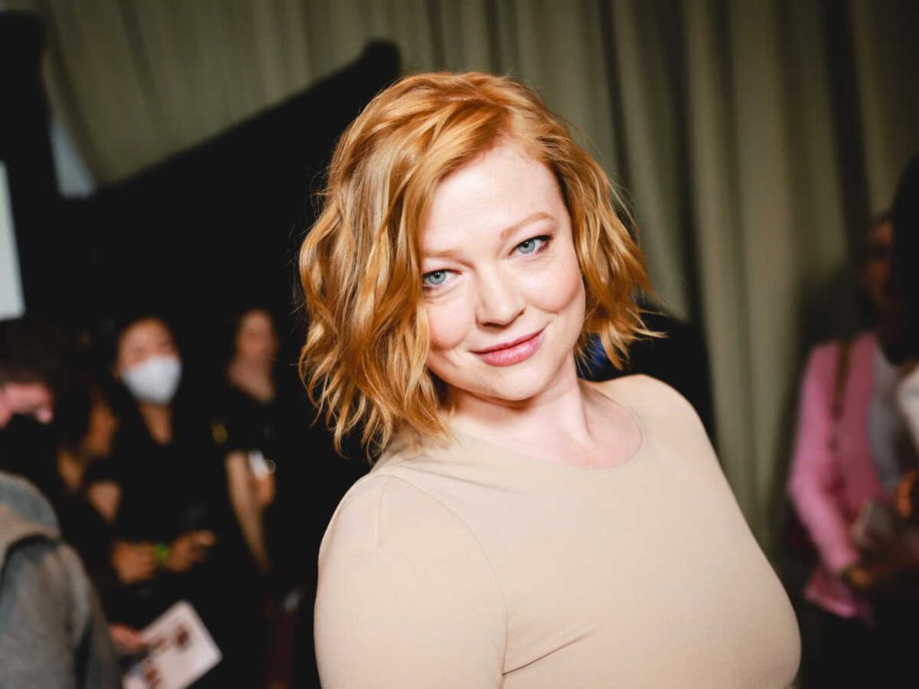 sarah-snook-apres-succession-place-au-frisson