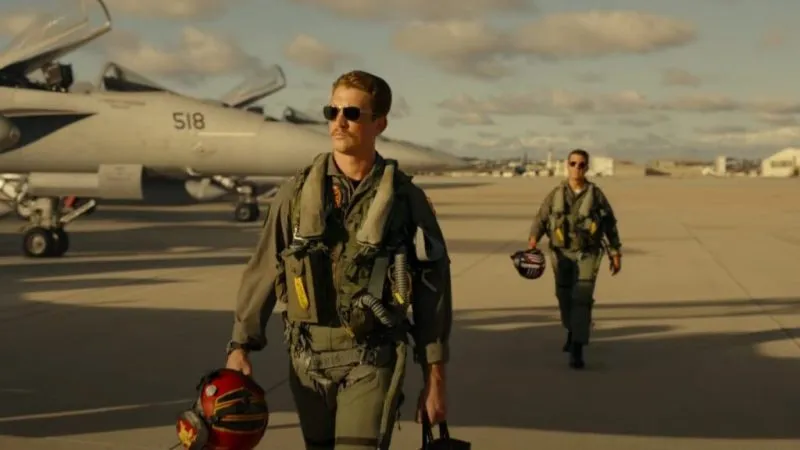 Miles Teller Top Cruise Top Gun