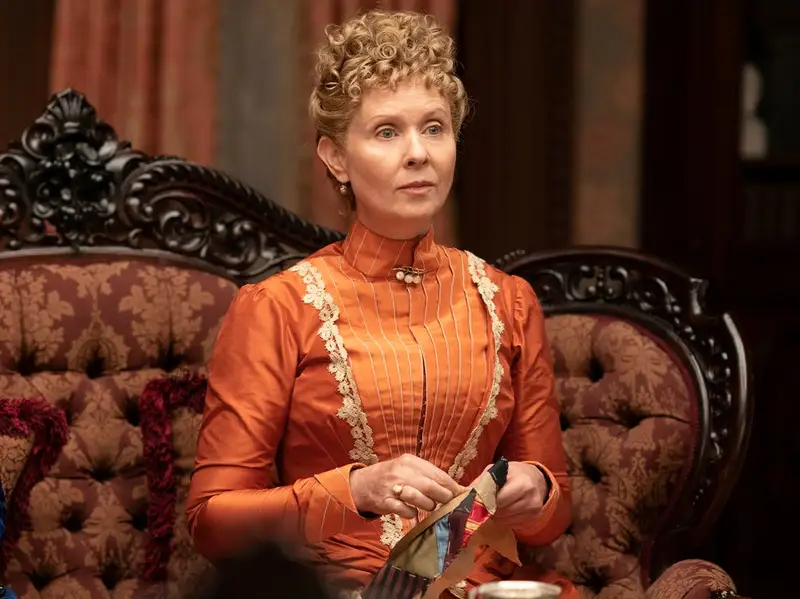 Cynthia Nixon knitting Gilded Age