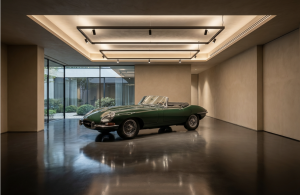 Alt: Elegant vintage car displayed in modern showroom