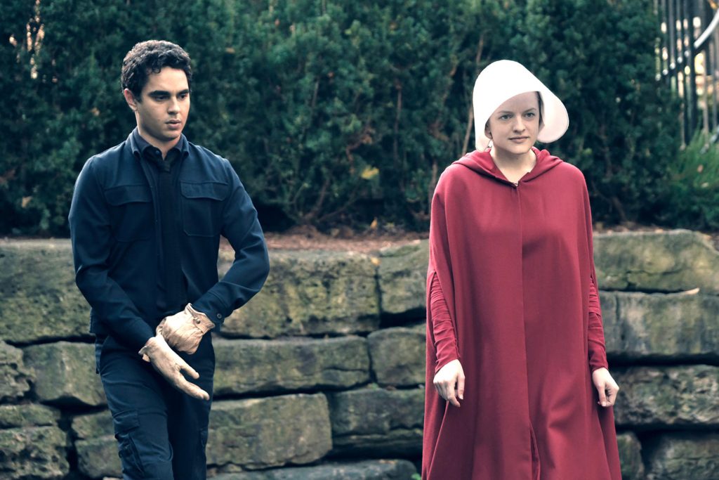 THE HANDMAID'S TALE, (from left): Max Minghella, Elisabeth Moss, 'Birth Day', (Season 1, ep. 102, aired April 26, 2017). photo: George Kraychyk / �Hulu / Courtesy: Everett Collection