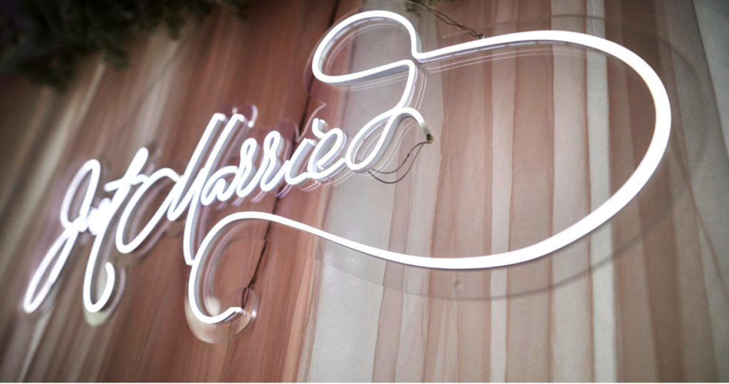 Neon Designs: The Custom LED Sign Decor Lighting Up Weddings and Events ...