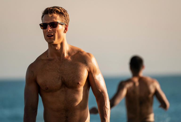 glenn-powell-top-gun-marverick-