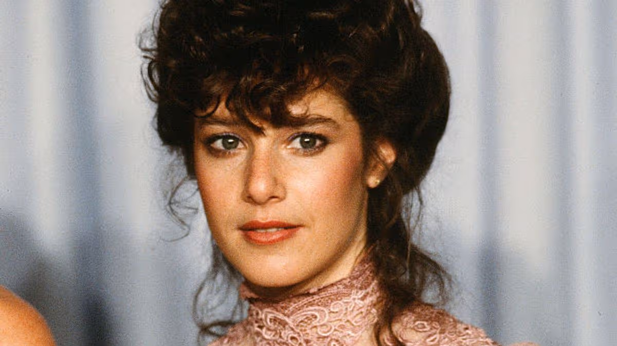 Debra Winger 54th-academy-awards
